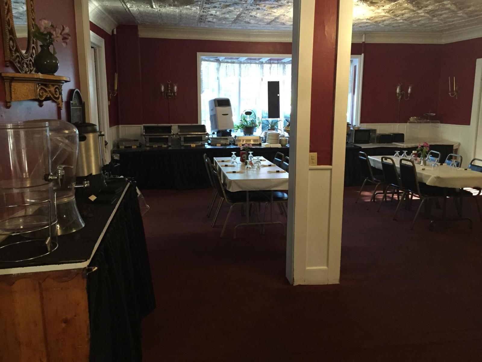 The Tunnicliff Inn
